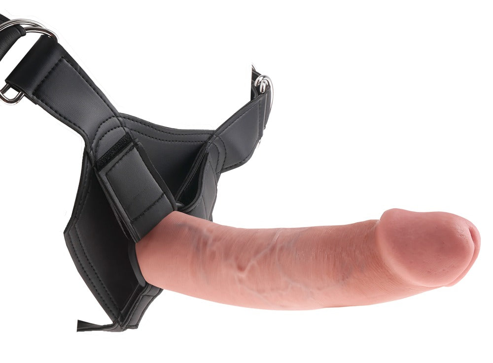 Sort harness med realistisk dildo og hoftemål op til 132 cm