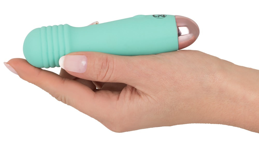 Green mini vibrator i blød silikone med rillet hoved