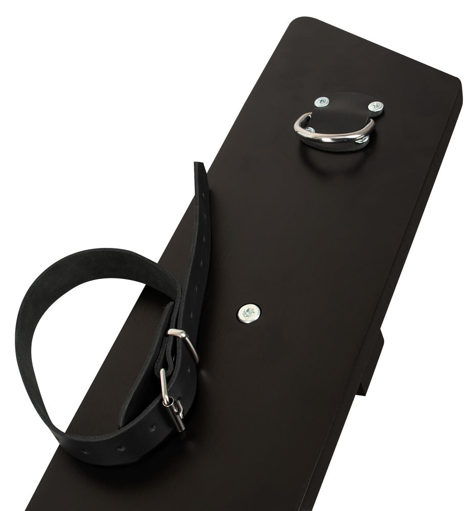 Bondage Cross – Elegant Vægmonteret Kors med Justerbare Læderstropper