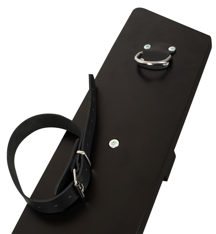 Bondage Cross – Elegant Vægmonteret Kors med Justerbare Læderstropper