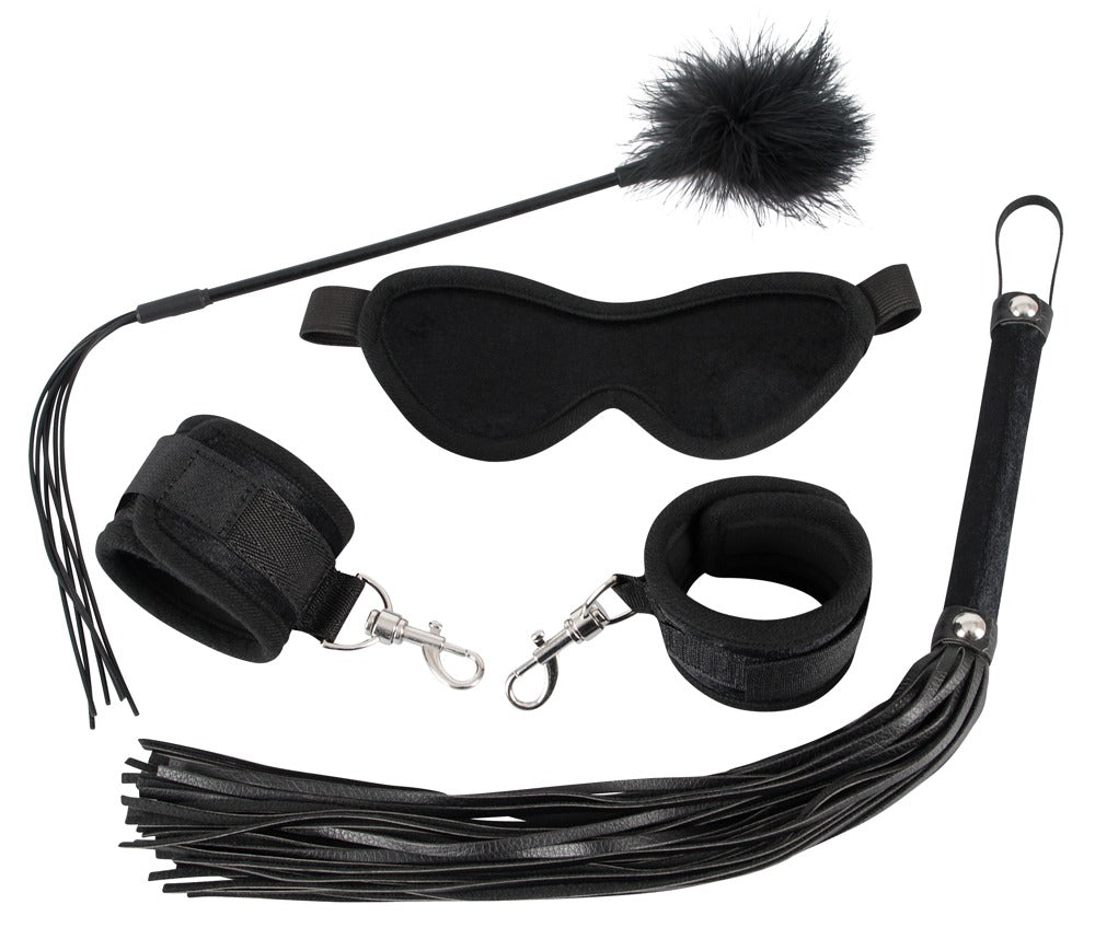 4-delt bondage startsæt med blindfold, håndjern, flogger og fjer