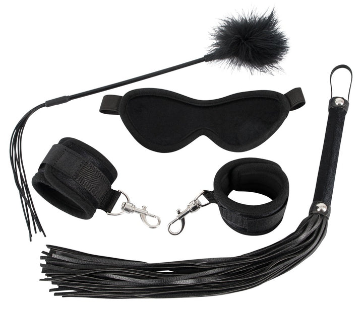 4-delt bondage startsæt med blindfold, håndjern, flogger og fjer