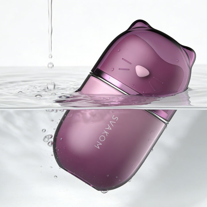 SVAKOM Klitty Lay-On Vibrator med Slikke- og Sugefunktion