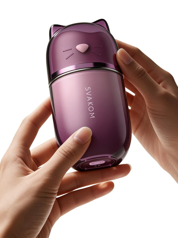SVAKOM Klitty lay-on vibrator med slikke- og sugefunktion