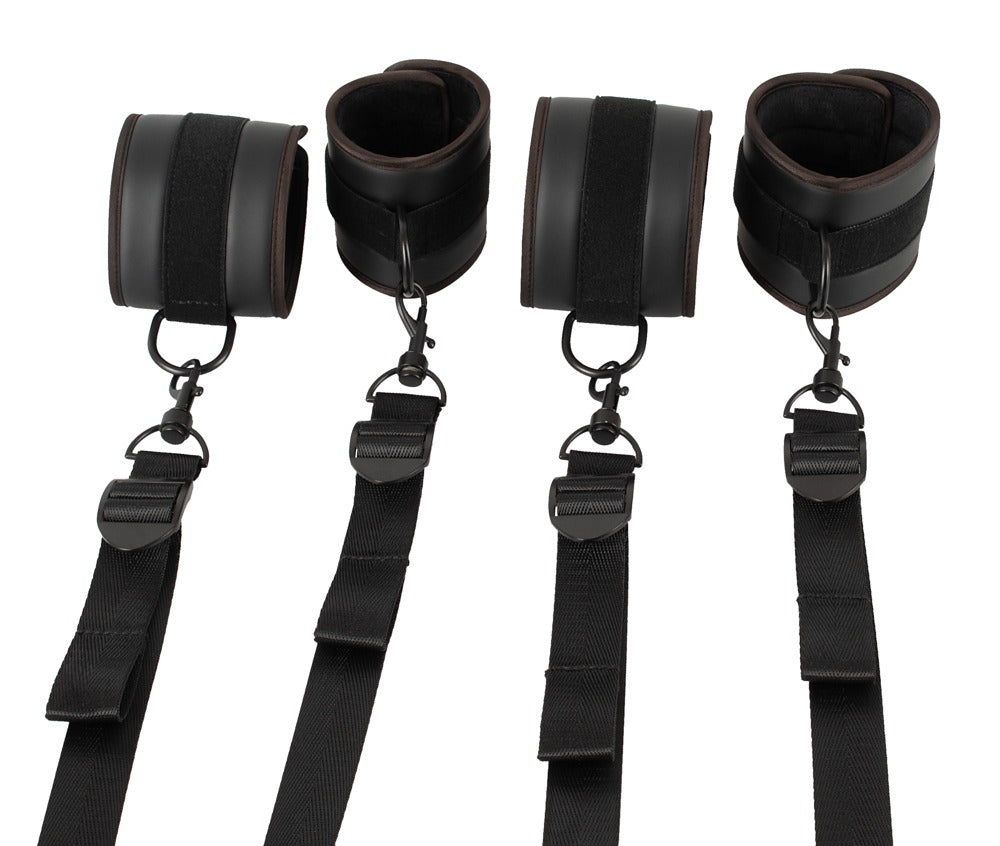 Bed restraint set i sort vegansk læderlook med karabinhager