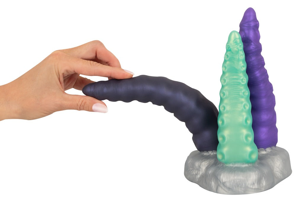 Fantasy dildo med tre tentakler, riller og metallisk look