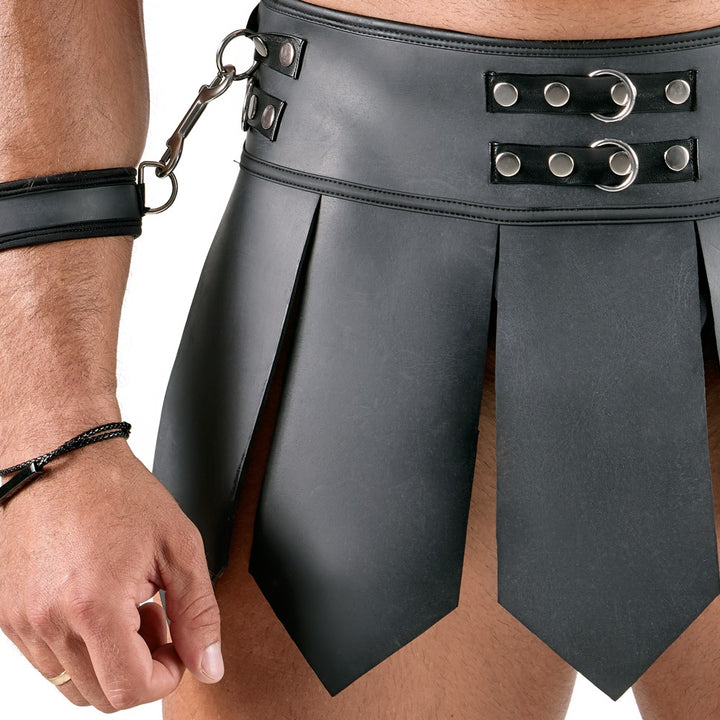Sort fetish-sæt til mænd med bløde håndmanchetter og karabinhager